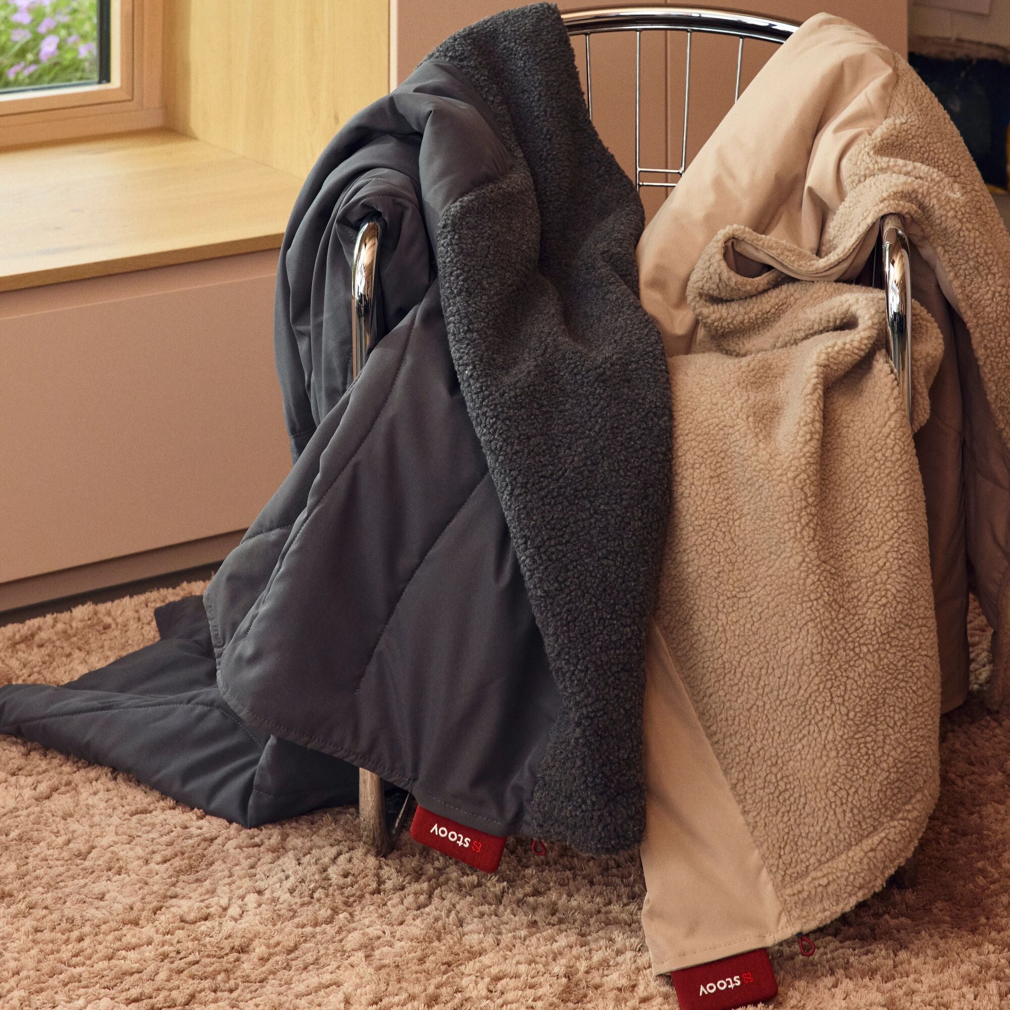 #color_soft-beige #color_grey